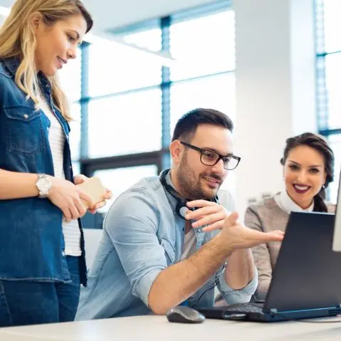 medewerkers voor een laptop